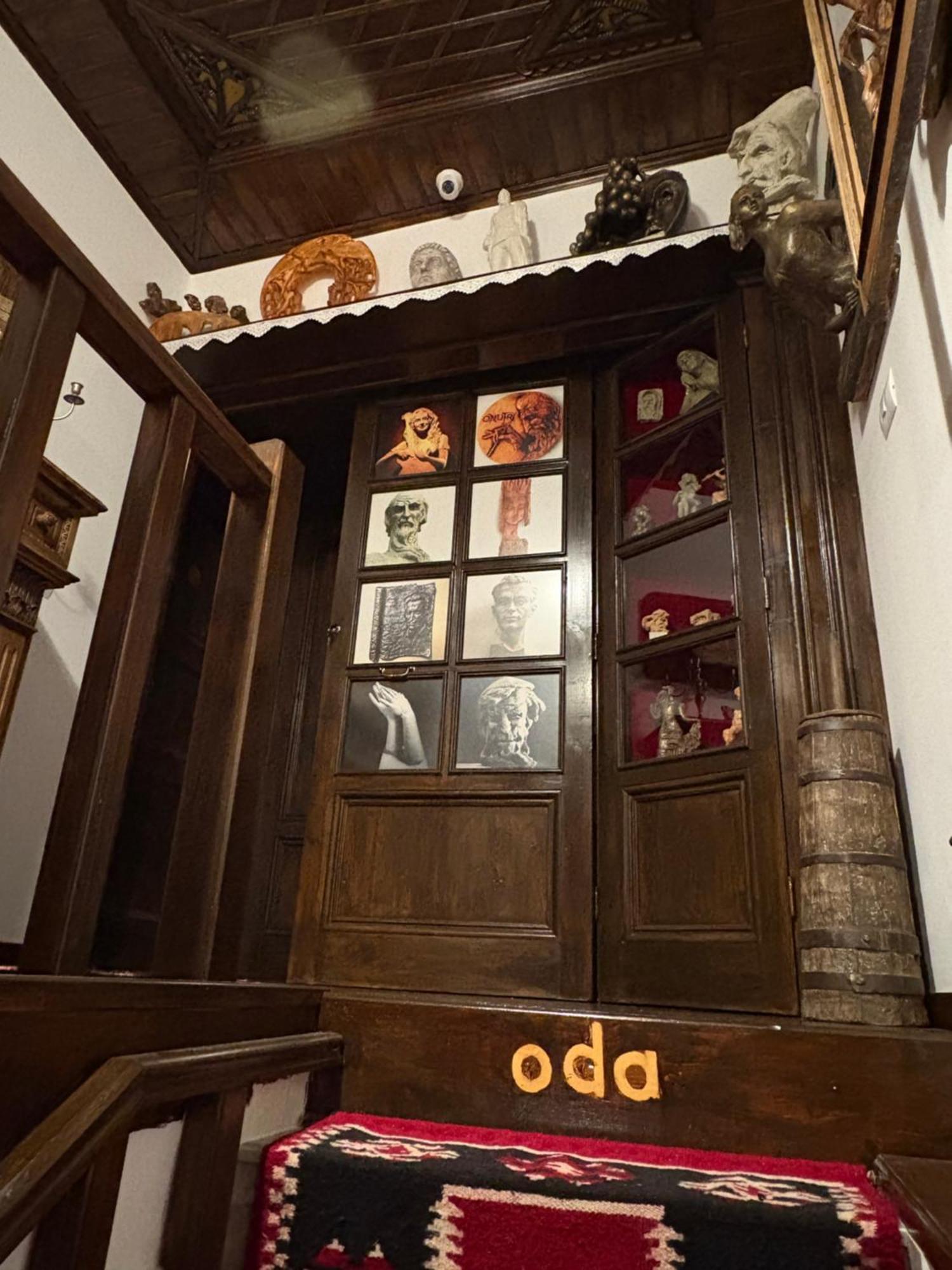 Oda E Skulptorit-Unesco Quarter Berat Bagian luar foto