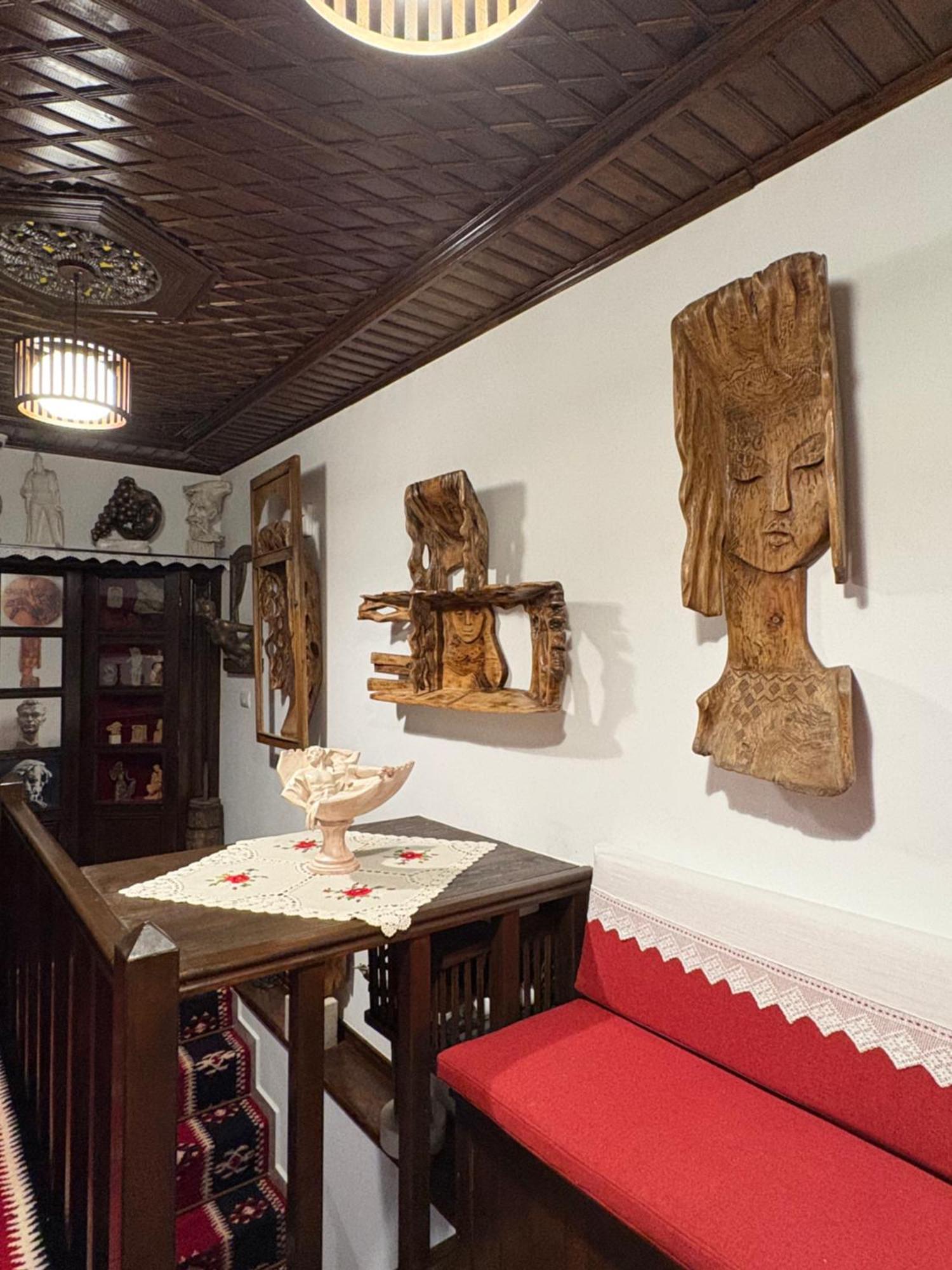 Oda E Skulptorit-Unesco Quarter Berat Bagian luar foto