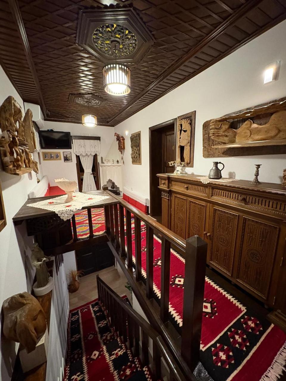 Oda E Skulptorit-Unesco Quarter Berat Bagian luar foto
