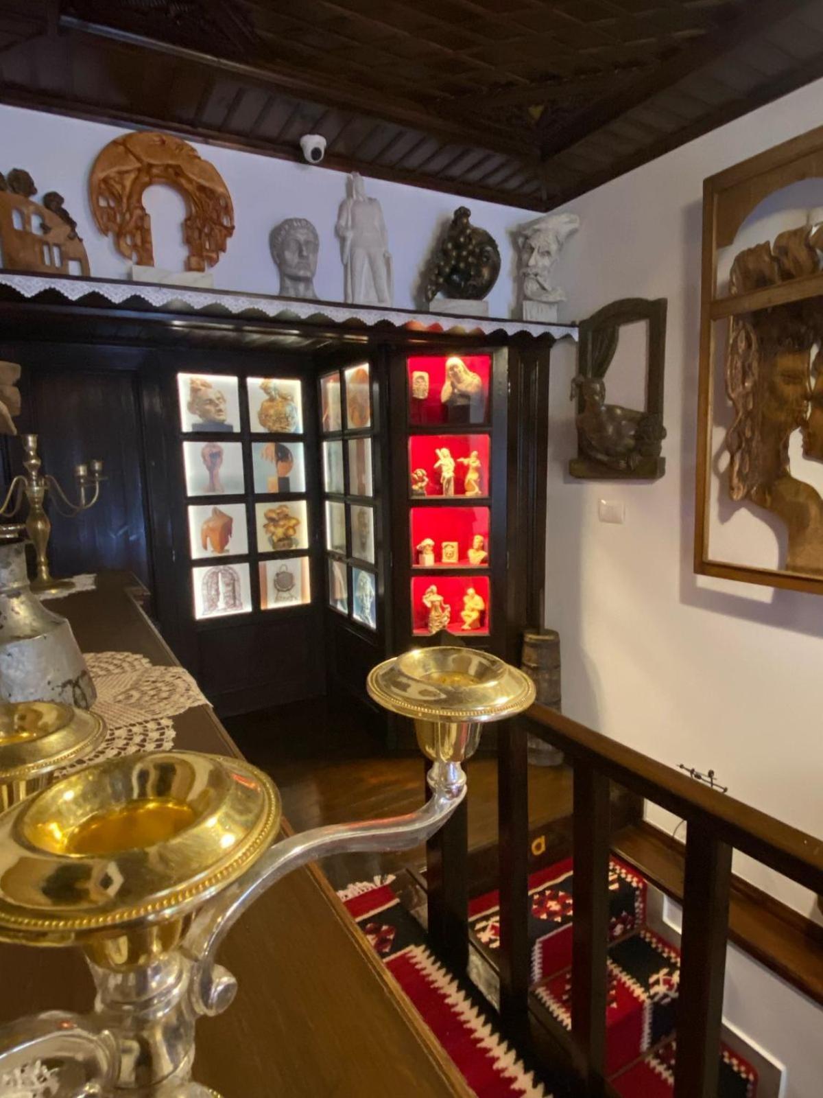 Oda E Skulptorit-Unesco Quarter Berat Bagian luar foto