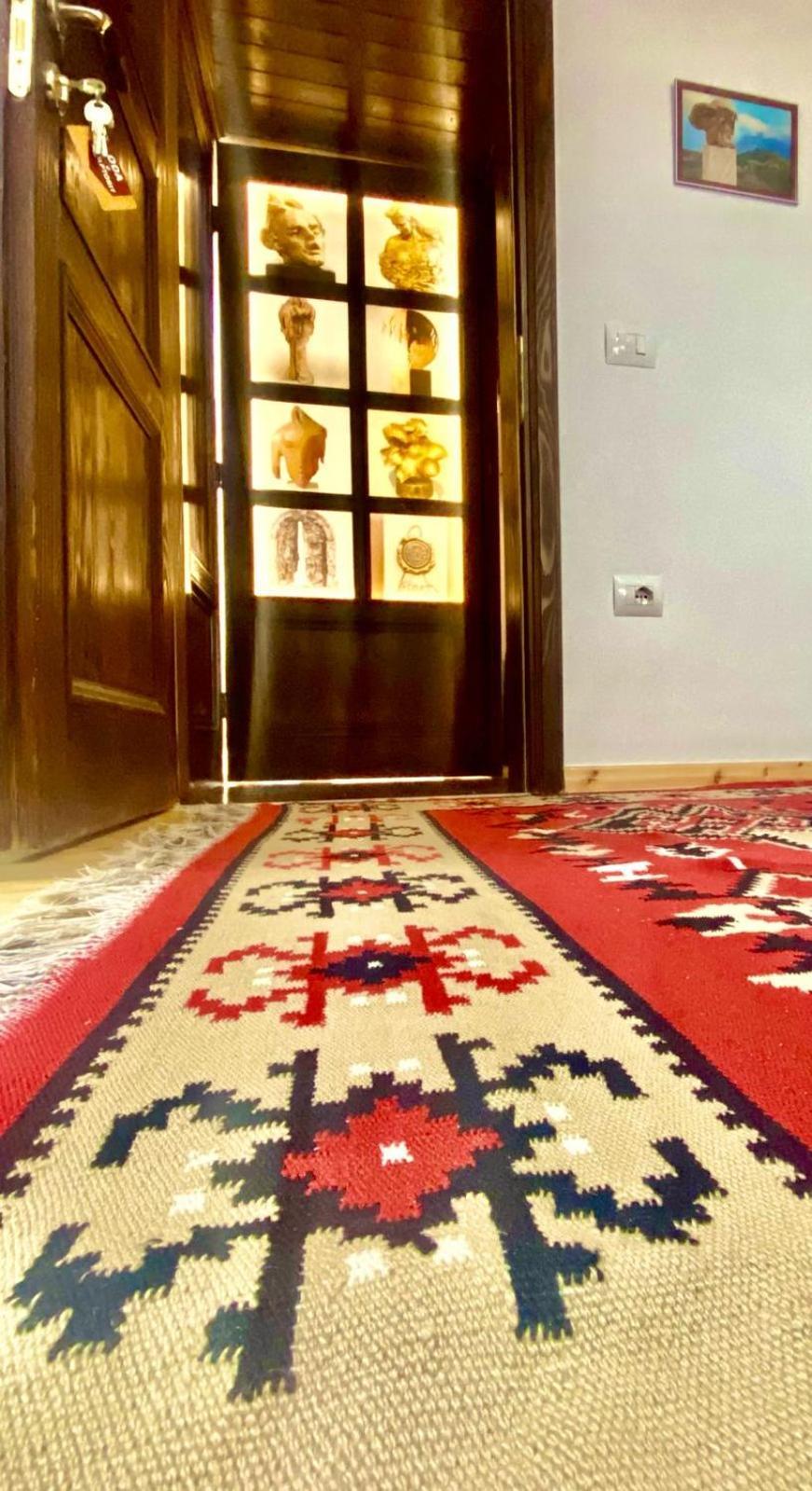 Oda E Skulptorit-Unesco Quarter Berat Bagian luar foto